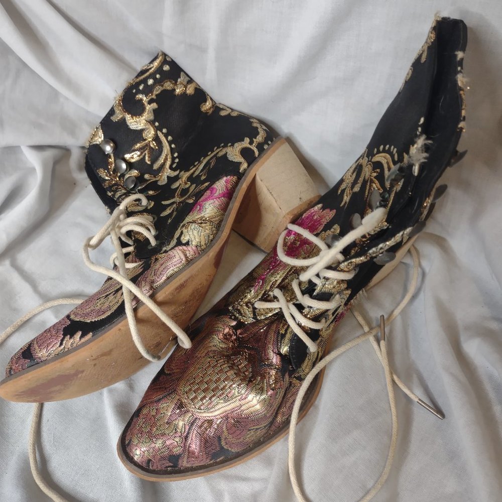 Cowgirl Floral Golden Luxury Booties!